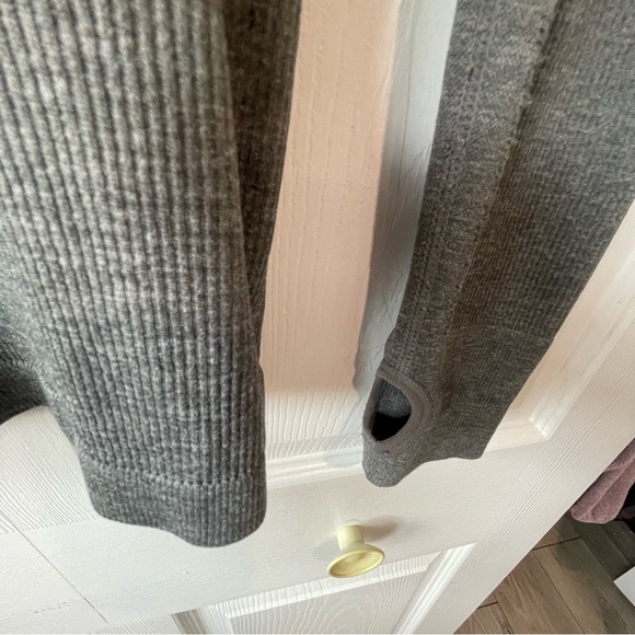 Fabletics grey size small zip up cardigan - Picture 6 of 8